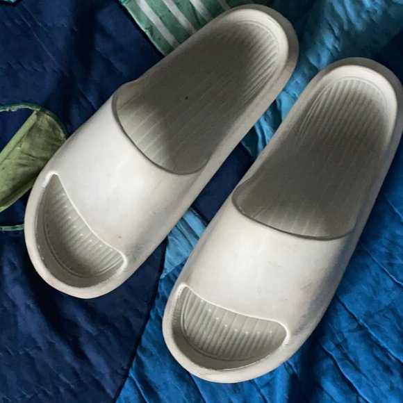 Sandals_&_Flip_Flops